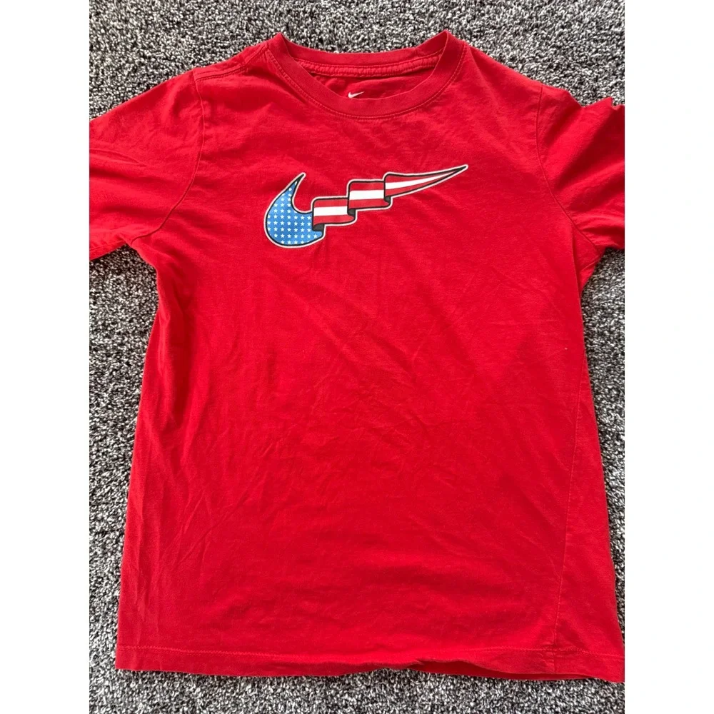Nike Kids Red USA Flag Swoosh Graphic T-Shirt XL Vintage Style